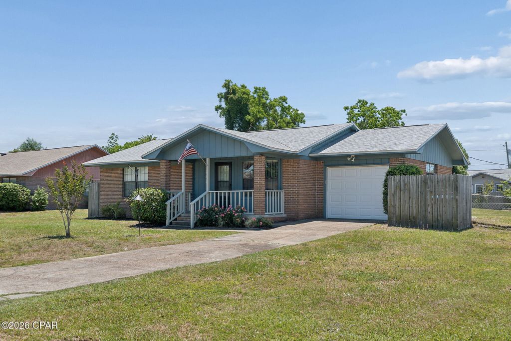 1848 Airport Circle, Panama City, FL 32405