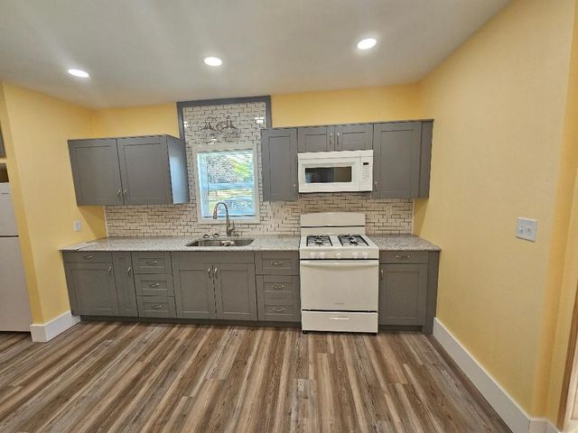 807 5th Avenue, Belle Plaine, IA 52208