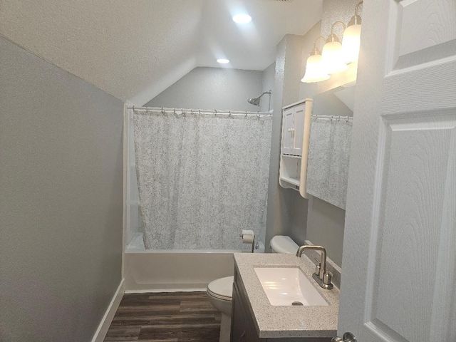 807 5th Avenue, Belle Plaine, IA 52208