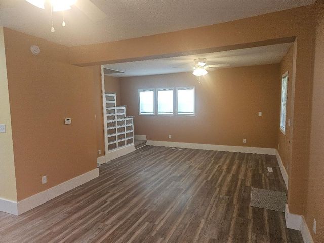 807 5th Avenue, Belle Plaine, IA 52208