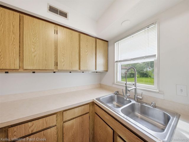 2908 Edna Jane Drive, Auburn Hills, MI 48326