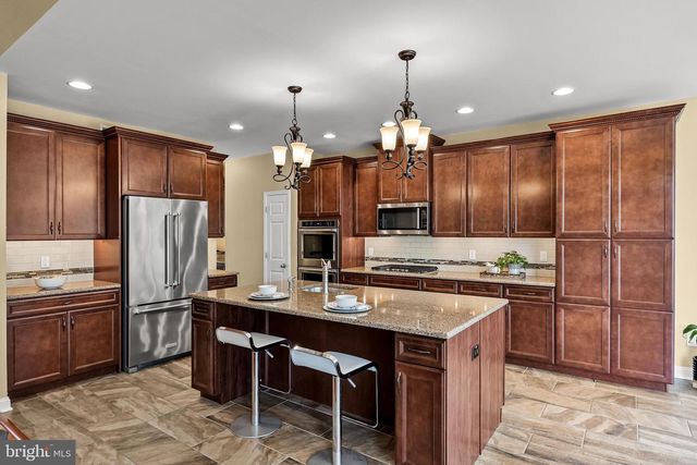 11 TAFT CT, Hainesport, NJ 08036