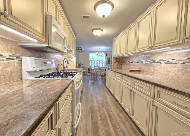 331 Clubhouse Court, Coram, NY 11727