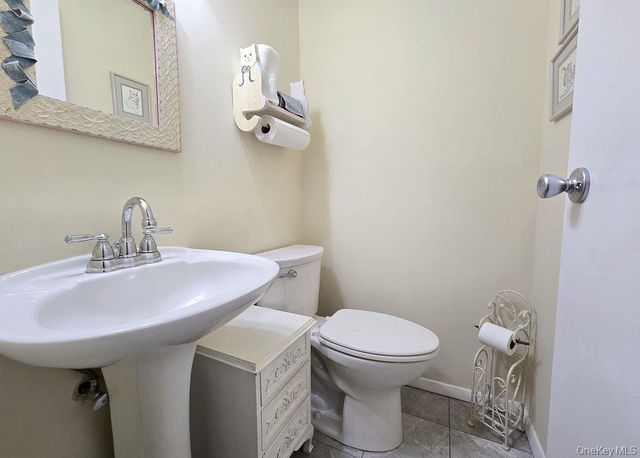 331 Clubhouse Court, Coram, NY 11727