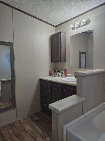 1381 Hackleman Road, Whitesboro, TX 76273