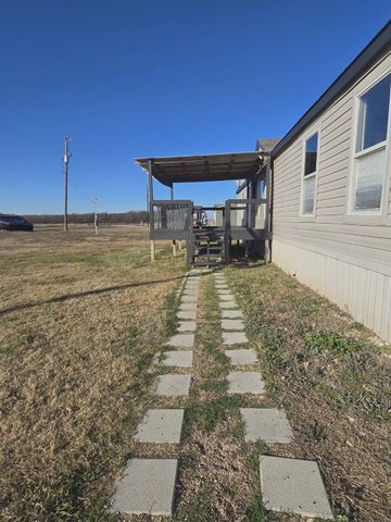 1381 Hackleman Road, Whitesboro, TX 76273