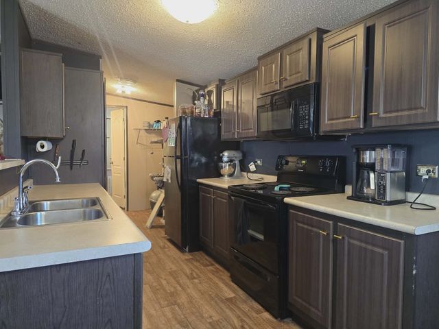 1381 Hackleman Road, Whitesboro, TX 76273