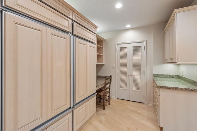 465 Foster Drive, Des Moines, IA 50312