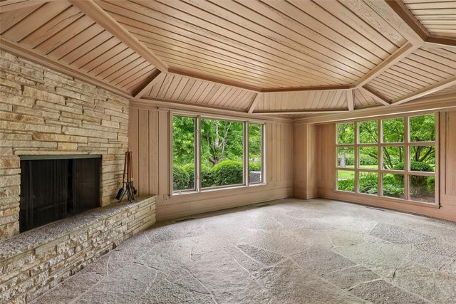 465 Foster Drive, Des Moines, IA 50312