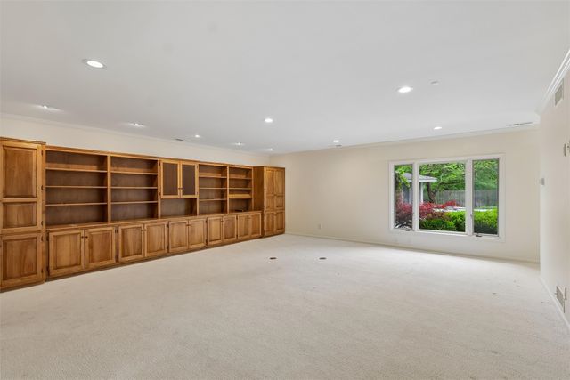 465 Foster Drive, Des Moines, IA 50312