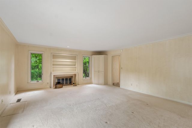 465 Foster Drive, Des Moines, IA 50312