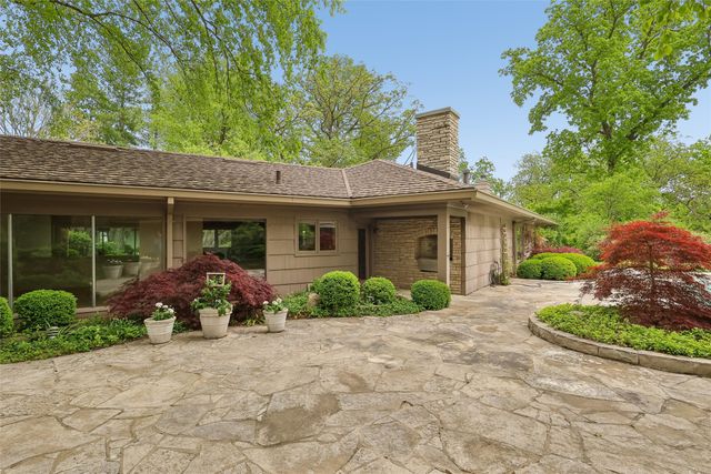 465 Foster Drive, Des Moines, IA 50312