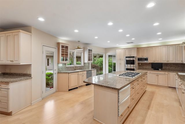 465 Foster Drive, Des Moines, IA 50312
