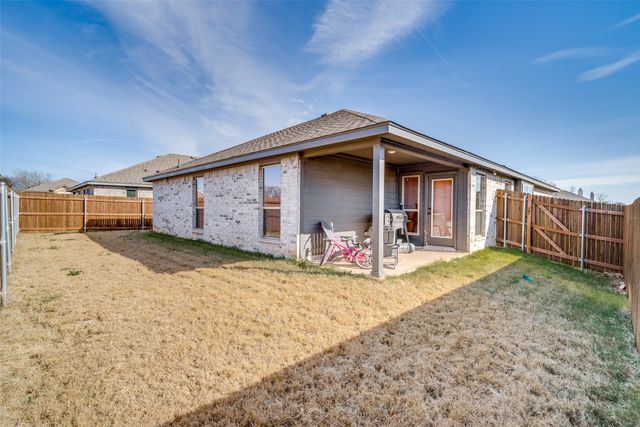1402 Dry Creek Drive, Cleburne, TX 76033