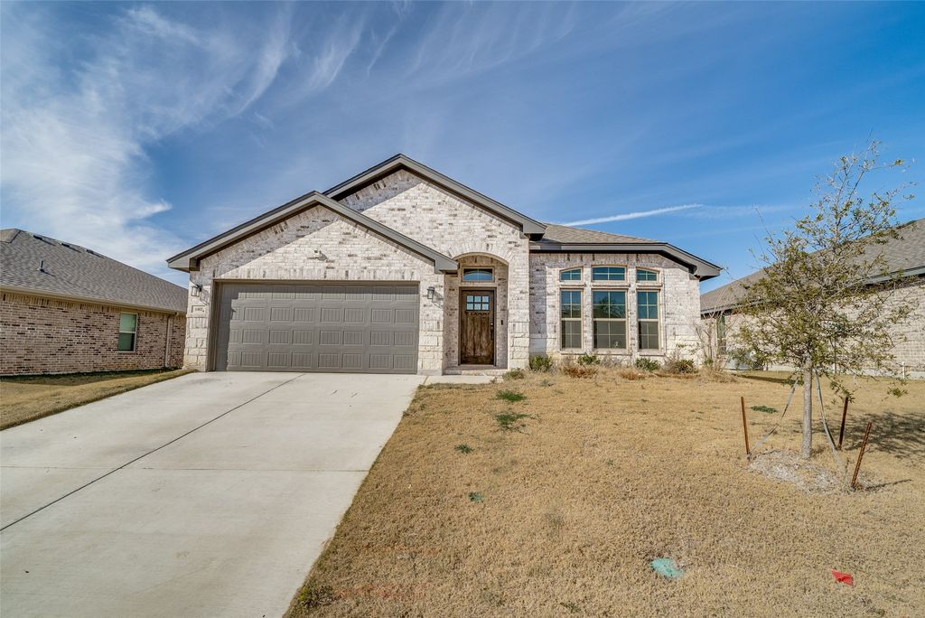1402 Dry Creek Drive, Cleburne, TX 76033