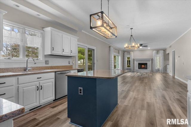 2315 CHESAPEAKE Landing, Springfield, IL 62712