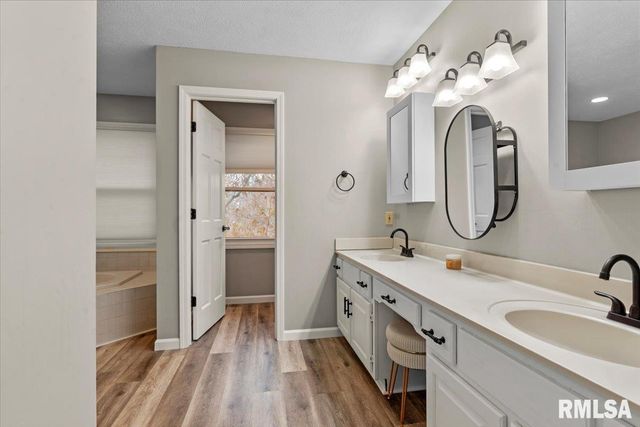 2315 CHESAPEAKE Landing, Springfield, IL 62712