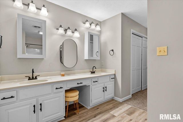 2315 CHESAPEAKE Landing, Springfield, IL 62712