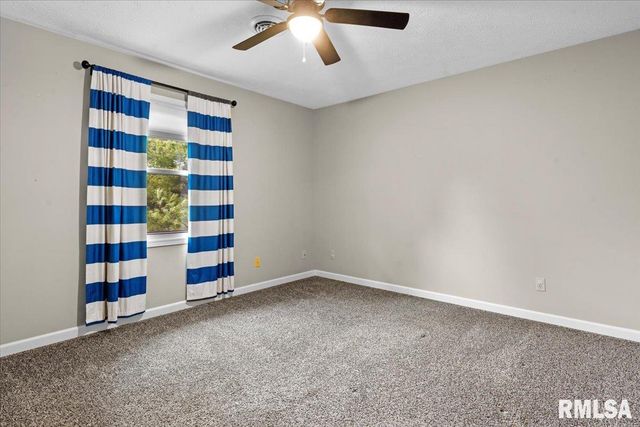 2315 CHESAPEAKE Landing, Springfield, IL 62712