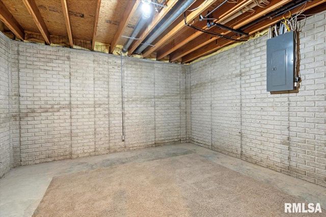 2315 CHESAPEAKE Landing, Springfield, IL 62712