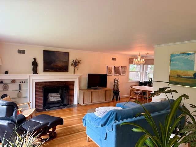 105 Parker Rd, Wellesley, MA 02482