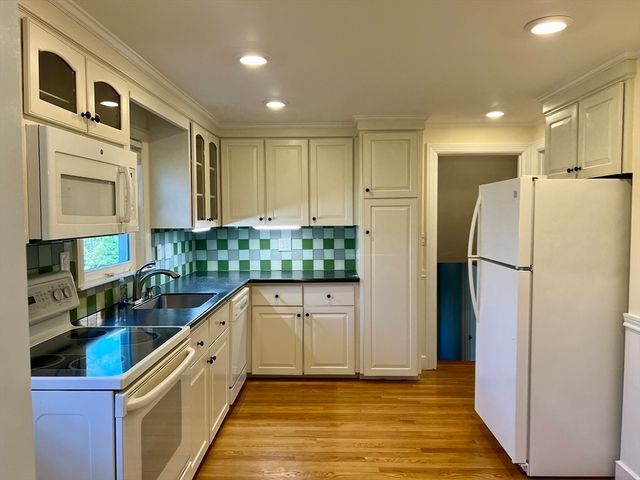 105 Parker Rd, Wellesley, MA 02482