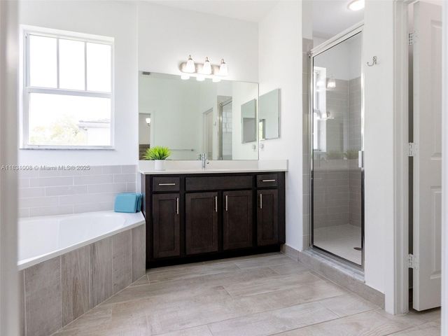 4923 NW 48th Ter, Tamarac, FL 33319