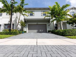 4923 NW 48th Ter, Tamarac, FL 33319