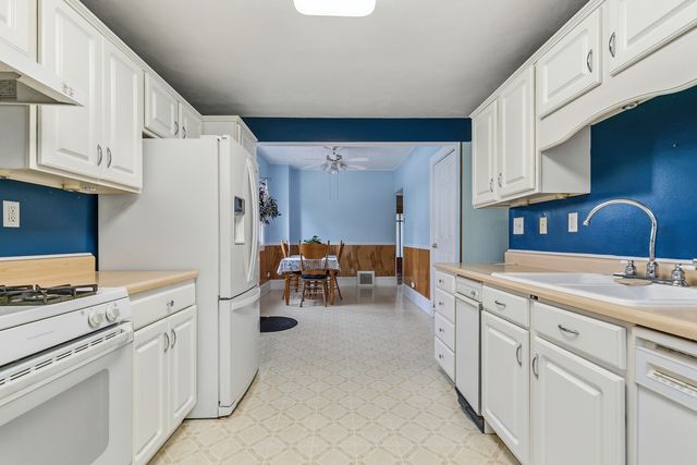 2112 32nd Street, Rock Island, IL 61201