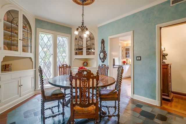 2424 Medford Court W, Fort Worth, TX 76109