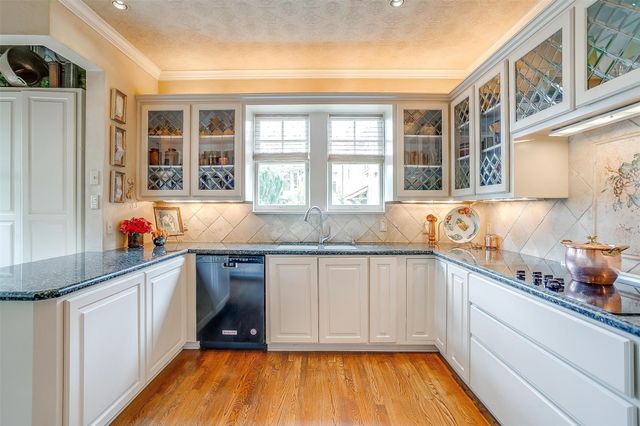 2424 Medford Court W, Fort Worth, TX 76109