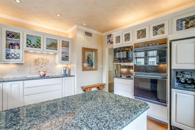 2424 Medford Court W, Fort Worth, TX 76109