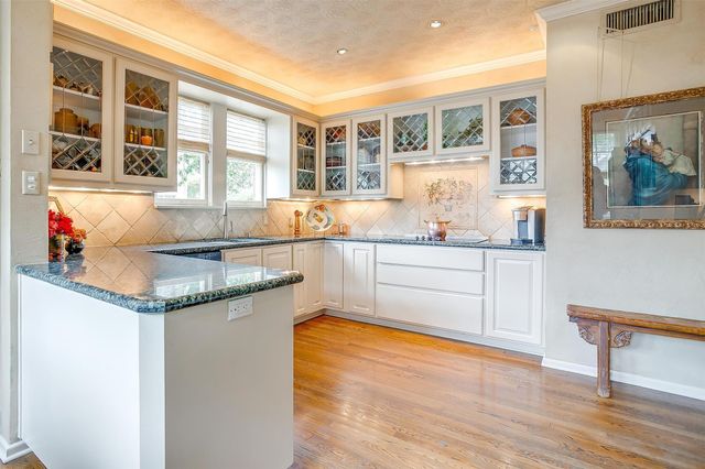 2424 Medford Court W, Fort Worth, TX 76109