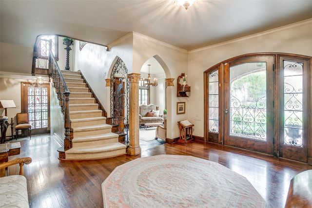 2424 Medford Court W, Fort Worth, TX 76109