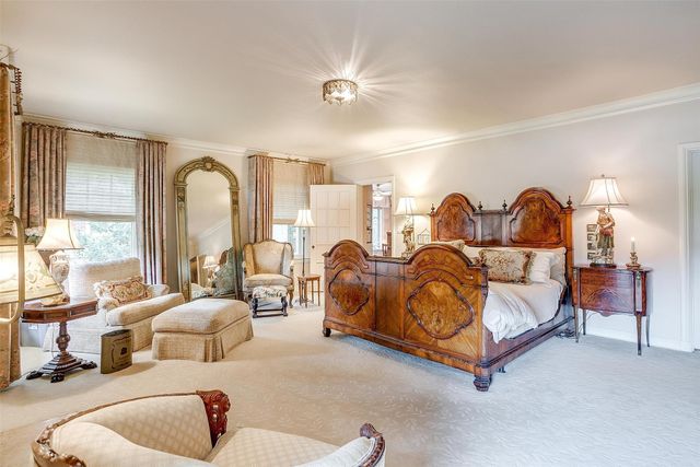 2424 Medford Court W, Fort Worth, TX 76109