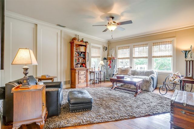 2424 Medford Court W, Fort Worth, TX 76109