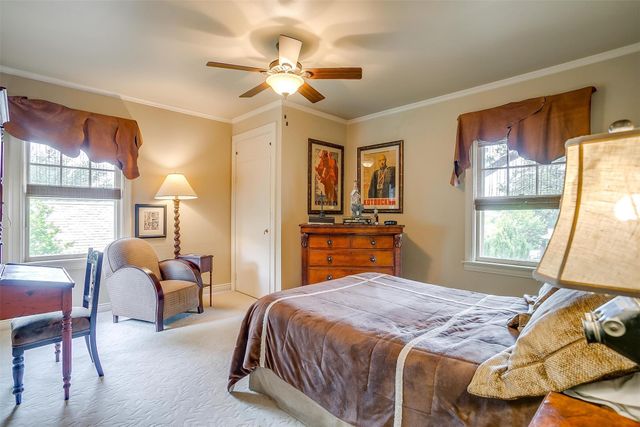 2424 Medford Court W, Fort Worth, TX 76109