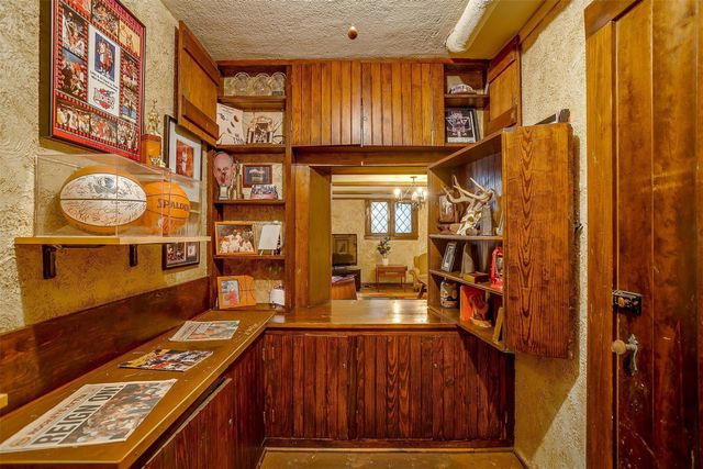 2424 Medford Court W, Fort Worth, TX 76109