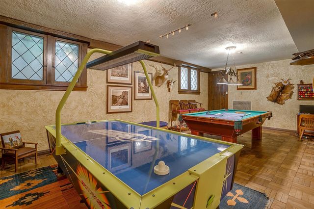 2424 Medford Court W, Fort Worth, TX 76109