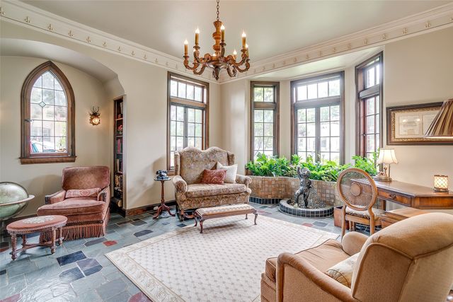 2424 Medford Court W, Fort Worth, TX 76109