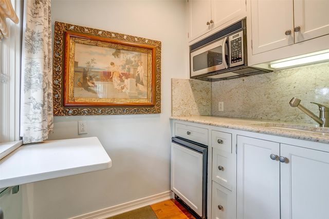 2424 Medford Court W, Fort Worth, TX 76109