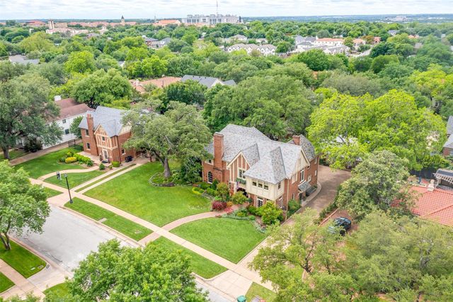 2424 Medford Court W, Fort Worth, TX 76109