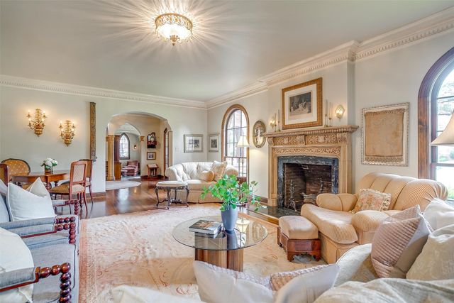 2424 Medford Court W, Fort Worth, TX 76109