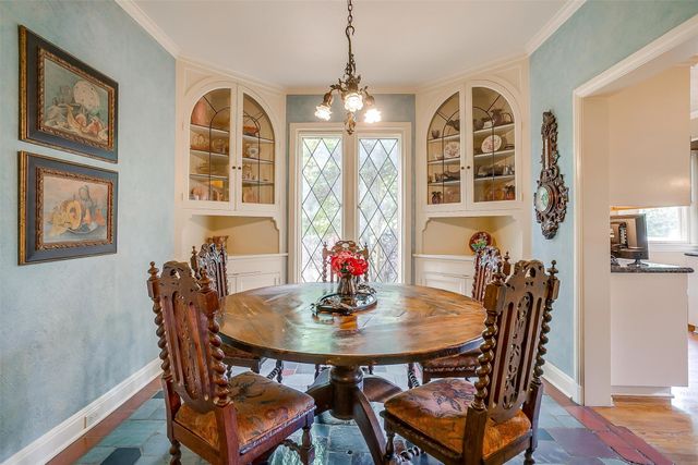 2424 Medford Court W, Fort Worth, TX 76109