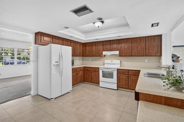 5620 SW 8th Street, Plantation, FL 33317