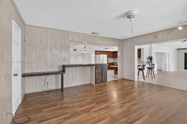 5620 SW 8th Street, Plantation, FL 33317