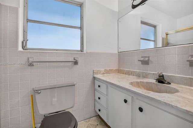 5620 SW 8th Street, Plantation, FL 33317