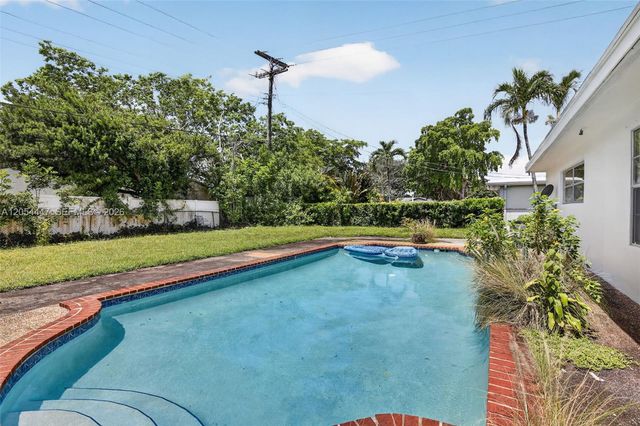 5620 SW 8th Street, Plantation, FL 33317