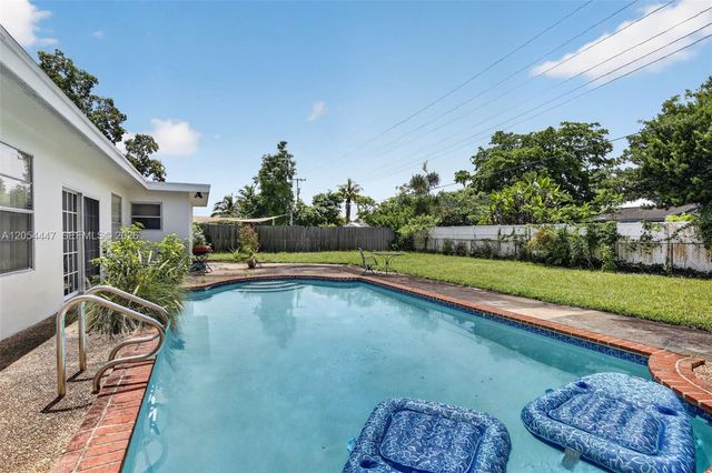 5620 SW 8th Street, Plantation, FL 33317