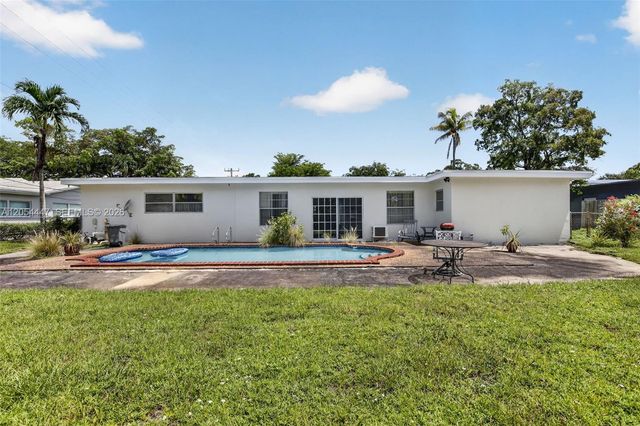 5620 SW 8th Street, Plantation, FL 33317